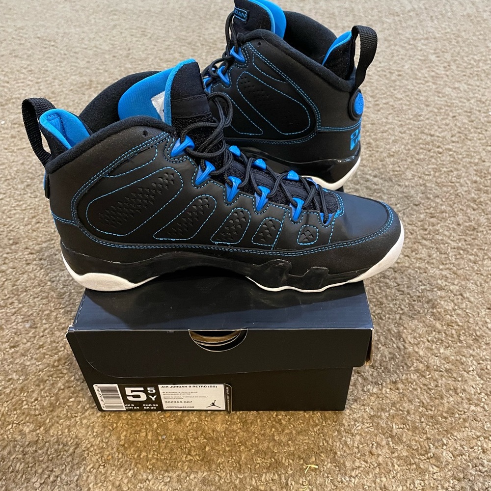 Air Jordan 9 retro size: 5.5Y